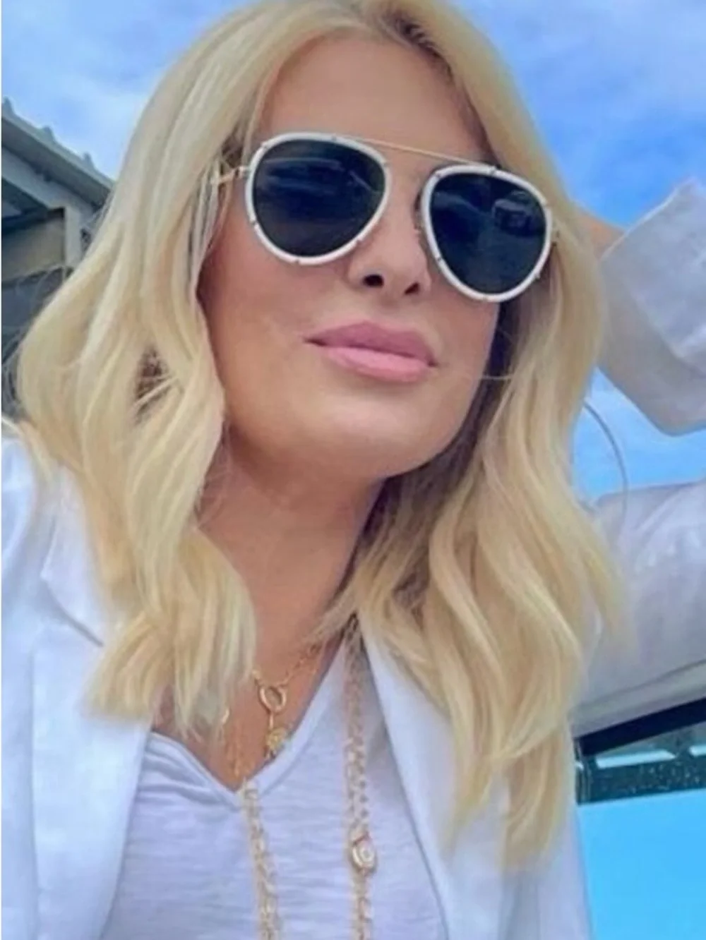 Versace White/Gold Metal Aviator pilot Sunglasses with dramatic logo on temples